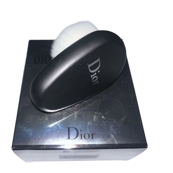 NWB Dior Backstage Face Brush N°18 Multi-use smoothing buildable coverage - Picture 4 of 4